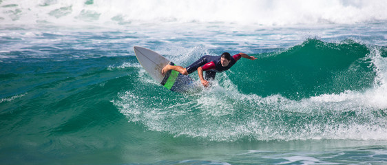 Wall Mural - Surfando onda no Brasil