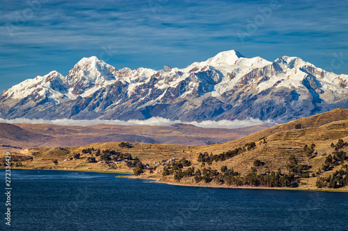 Plakaty Kordyliery  jezioro-titicaca-z-masywem-illampu