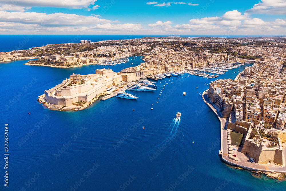 Obraz na płótnie Valletta capital city of Malta. Panorama senglea, Birgu, Kalkara. Aerial top view w salonie