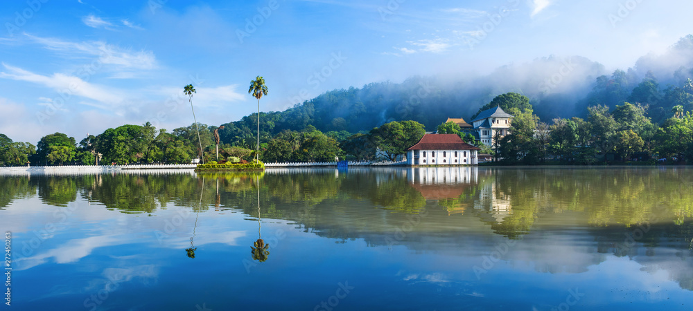 Sri Dalada Maligawa or the Temple of the Sacred Tooth Relic is a Buddhist temple in the city of Kandy, Sri Lanka. It is located in the royal palace complex of the former Kingdom of Kandy - obrazy, fototapety, plakaty 