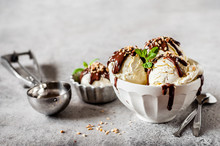 Vanilla Ice Cream With Chocolate Topping