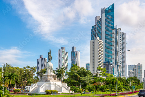 Fotografía Park with monument Vasco Nunez de Balboa in Panama City - Panama