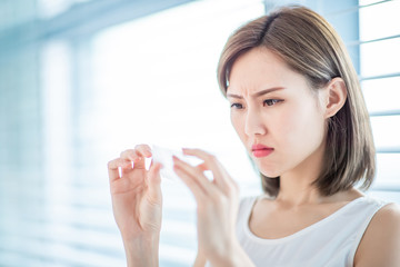 Sticker - woman use oil blotting paper