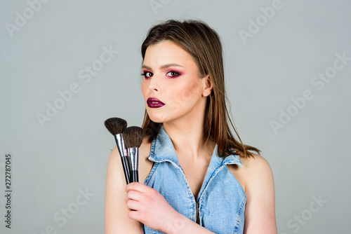 Apply Powder Eye Shadows - Professional Makeup Artist Supplies Apply Powder Eye Shadows - Professional Makeup Artist Supplies