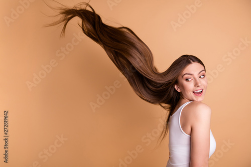 Fotografía Portrait of cute funky lovely millennial funny funky pretty laughter look hairst