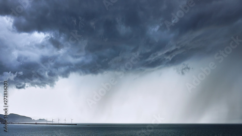 Fotomural stormy clouds with rain on the sea