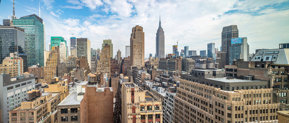 Fototapete - Panoramic view of Manhattan skyscrapers, New York city, cloudy spring day