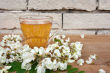 Fototapeta  - Herbatka z kwiatów robinii akacjowej