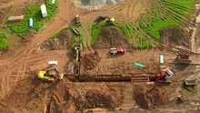 Awesome Construction Time Lapse, Men And Machines Working Together To Build Sewer System For New Neighborhood.