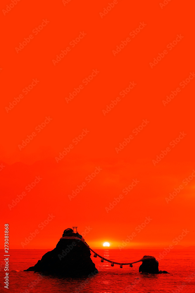伊勢二見夫婦岩と富士山の向こうから昇る朝日 の Stock フォト | Adobe