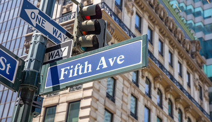 Fototapete - 5th ave, Manhattan New York downtown. Blue color street signs,