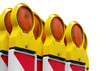 Baustelle Sperre Symbolbild - Viele Warnbaken mit Baustellenleuchte Gehäuse gelb - Glas orange - neutraler Hintergrund