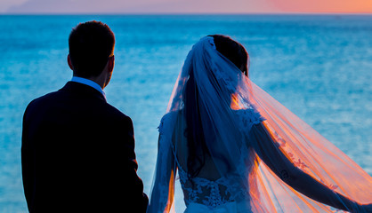 Canvas Print - young couple at sunset