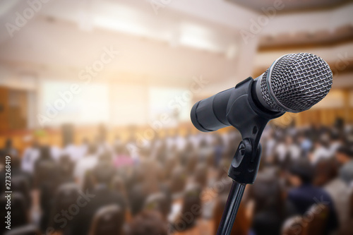 Fotografía Microphone over the blurred business people forum Meeting Conference Training Learning Coaching Concept, Blurred background
