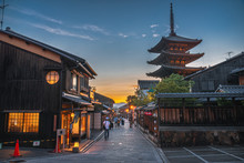京都　夕暮れの八坂の塔