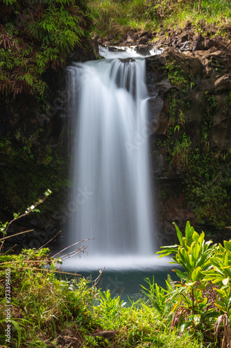Fotomural Long expo shot of Puaa Kaa Falls at mile 22 along Road to Hana, Maui, Hawaii, US