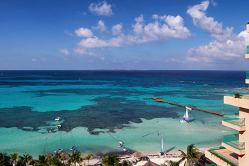 Wall Mural - High angle view of the Caribbean beach in Cancun, Mexico.