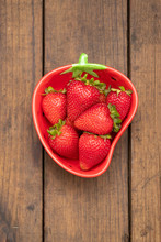Strawberry Shaped Bowl With Fruit