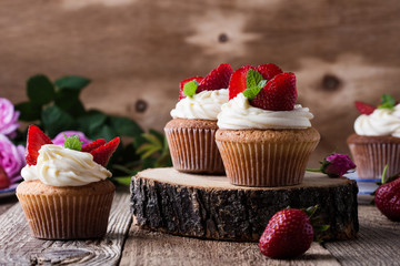 Wall Mural - Summer dessert  cupcakes with strawberries