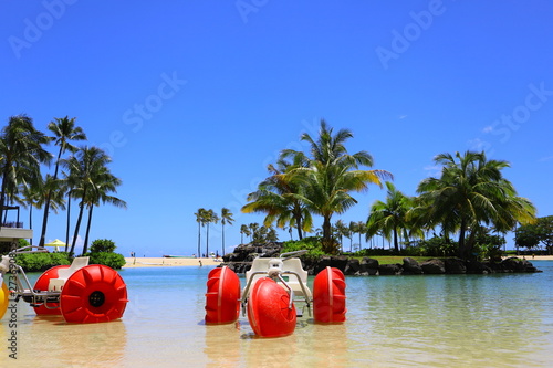 ハワイ オアフ島 ワイキキビーチのアクティビティアイテムと青空の風景 Adobe Stock でこのストック画像を購入して 類似の画像をさらに検索 Adobe Stock ハワイ オアフ島 ワイキキビーチのアクティビティアイテムと青空の風景 Adobe Stock でこのストック画像を購入して 類似の画像をさらに検索 Adobe Stock