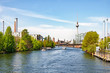Berlin: Blick auf Spree, Fernsehturm & rotes Rathaus