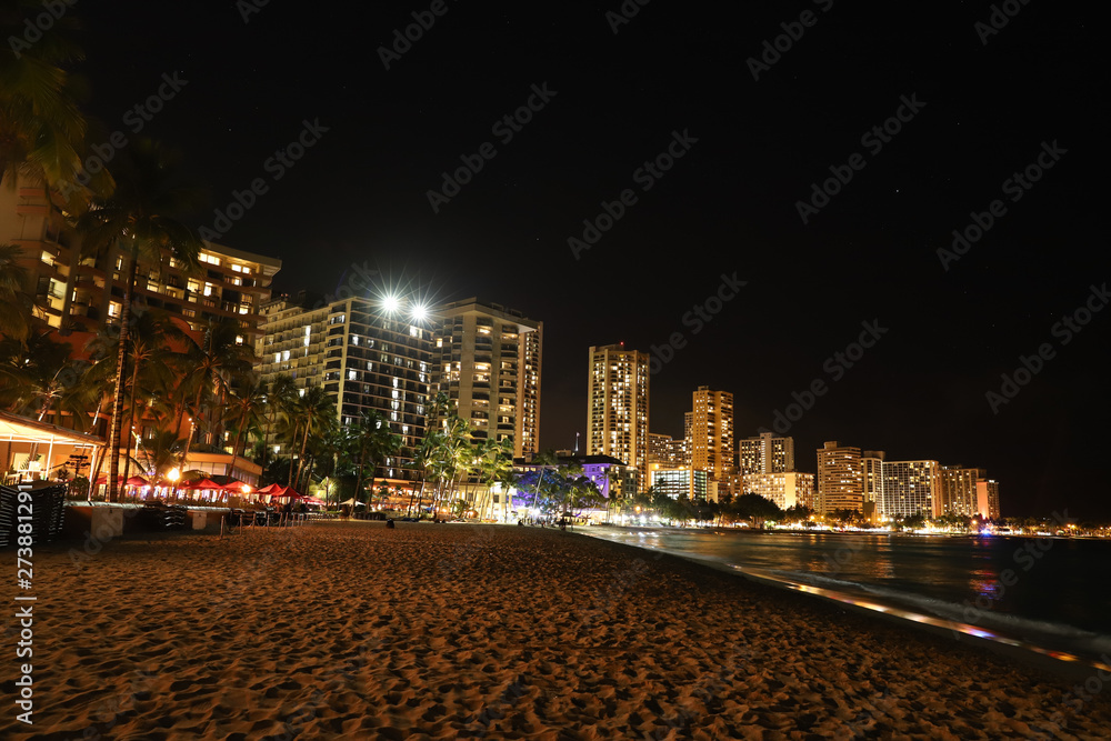ハワイ：オアフ島・夜景 ワイキキビーチの夜と綺麗な街灯り の Stock