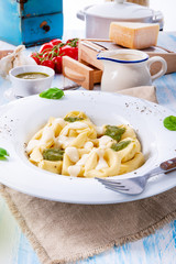 Tortellini di formaggio with basil pesto and cheese sauce