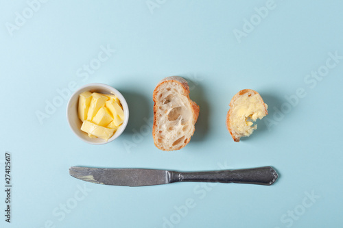 Fotografía Two slice of bread or baguette with butter