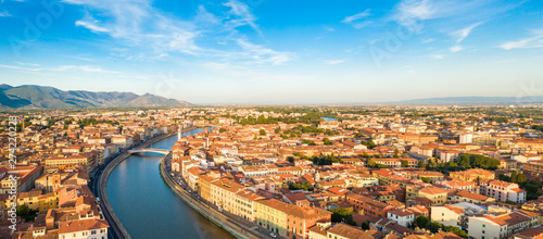 Cuadros en Lienzo Città di Pisa, lungarno e ponte di Mezzo vista aerea con drone