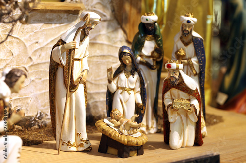 Weihnachtskrippe Mit Jesuskind Maria Und Josef Und Den Heiligen