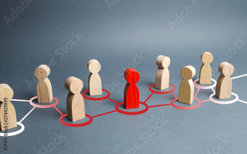 Fotografía The red human figure extends its influence to the neighboring figures