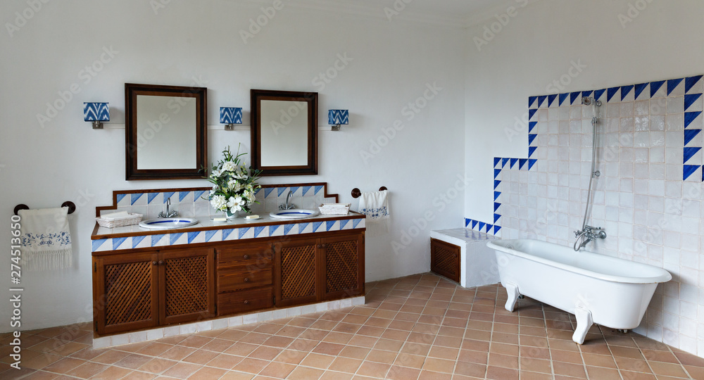 Obraz na płótnie Bathroom in Spanish style w salonie