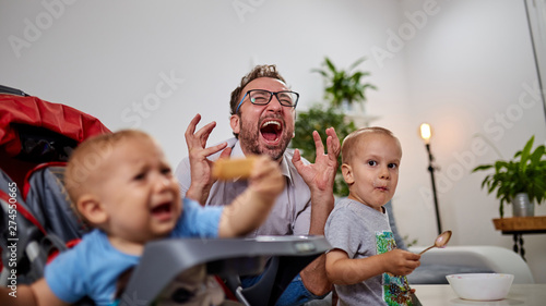 Cuadros en Lienzo Single dad going nuts at home with two boys.