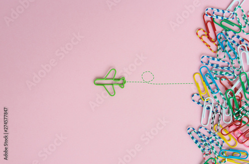 Fotomural  Business concept for group of stacked paperclip with another one green plane pap