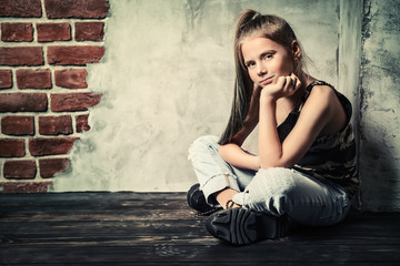 Canvas Print - dreamy young girl