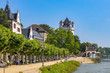 Rheinpromenade mit dem Turm der Kurfürstlichen Burg in Eltville am Rhein