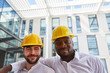 © Robert Kneschke - Zwei Geschäftsleute mit Schutzhelm als Bauleiter