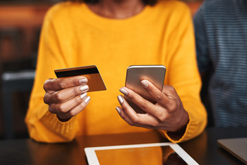 Poster - Woman in a cafe shopping online with credit card