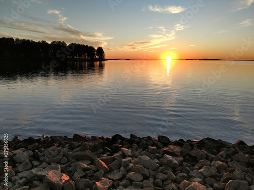 Fotomural monticello reservoir in south carolina at sunset