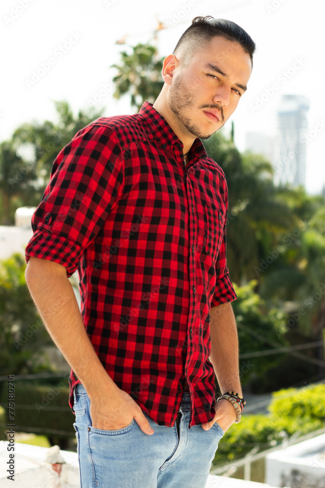 Jeans y camisa hombre store