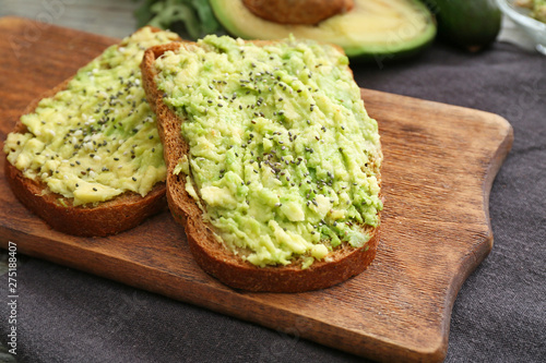 Cuadros en Lienzo Tasty avocado toasts on wooden board