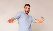 © Prostock-studio - Portrait of scared man with open mouth