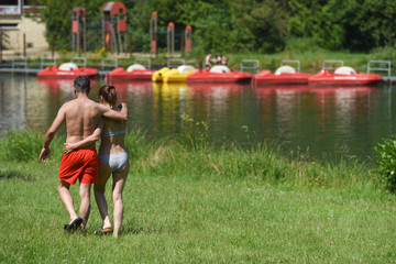 Canvas Print - vacances loisirs detente nautique eau lac nager bain couple