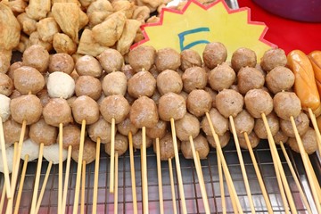 Canvas Print - Fried meatballs and sausage at street food