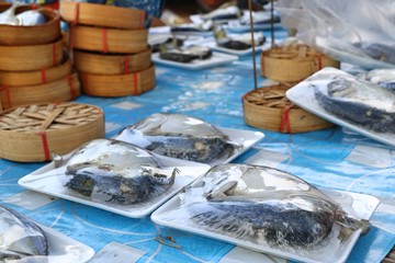 Canvas Print - Fresh mackerel at the market