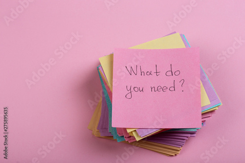 Cuadros en Lienzo Help and advice concept - sticky note with text What do you need
