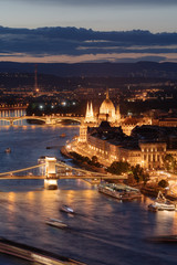 Canvas Print - Budapest city, Hungarian Parliament and the Chain Bridge in Hungary