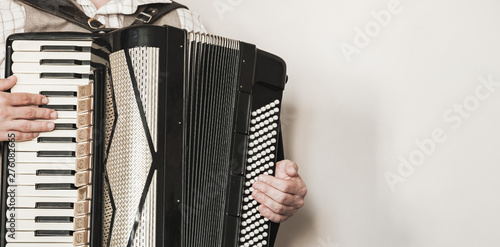 Fotomural Accordionist plays retro accordion