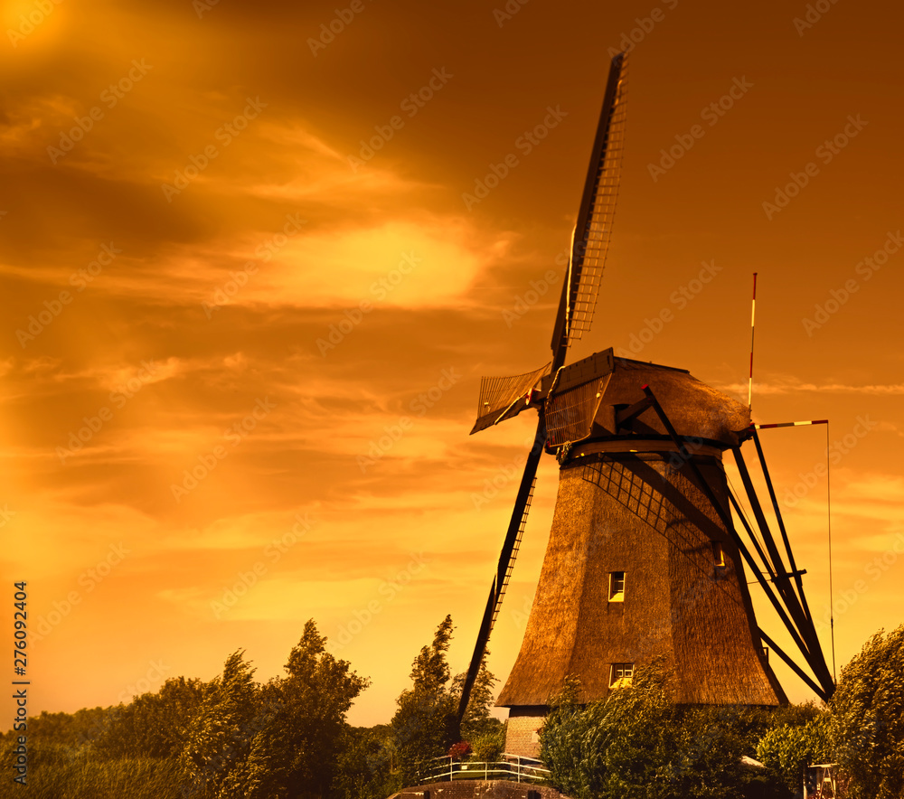 Traditional windmills at Holland. The Netherlands.Kinderdijk - obrazy, fototapety, plakaty 