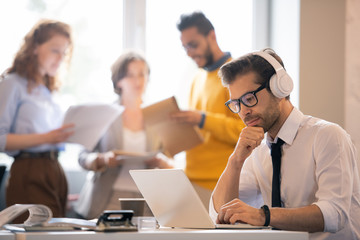 Introspective manager reading online document